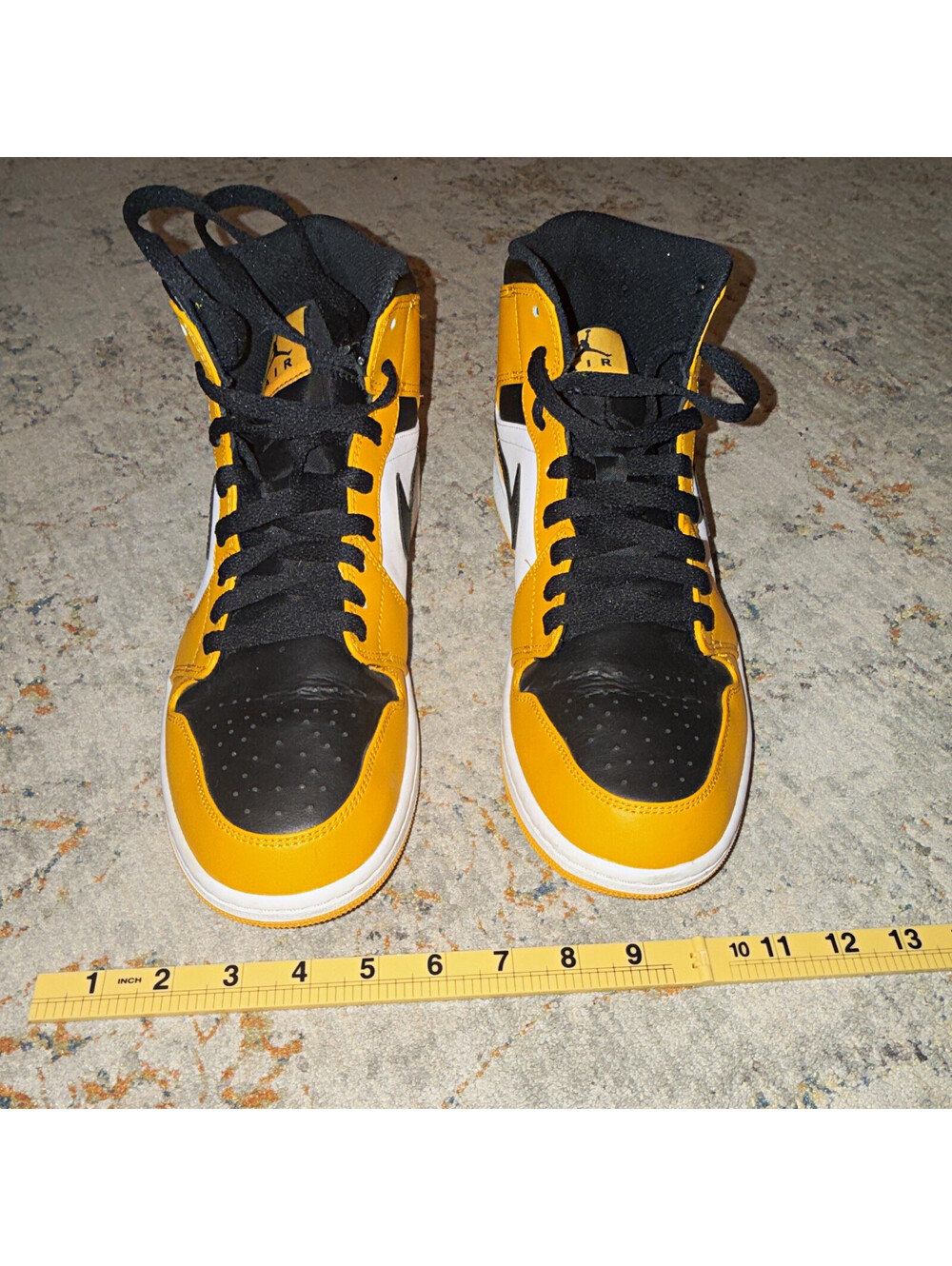 Jordan Air Jordan 1 Mid Taxi 2022 Men’s Mid Top Leather Sneakers 554724-701